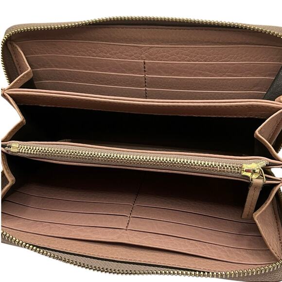 30. Gucci Pink Interlocking Soho Leather Wallet - Picture 7 of 14